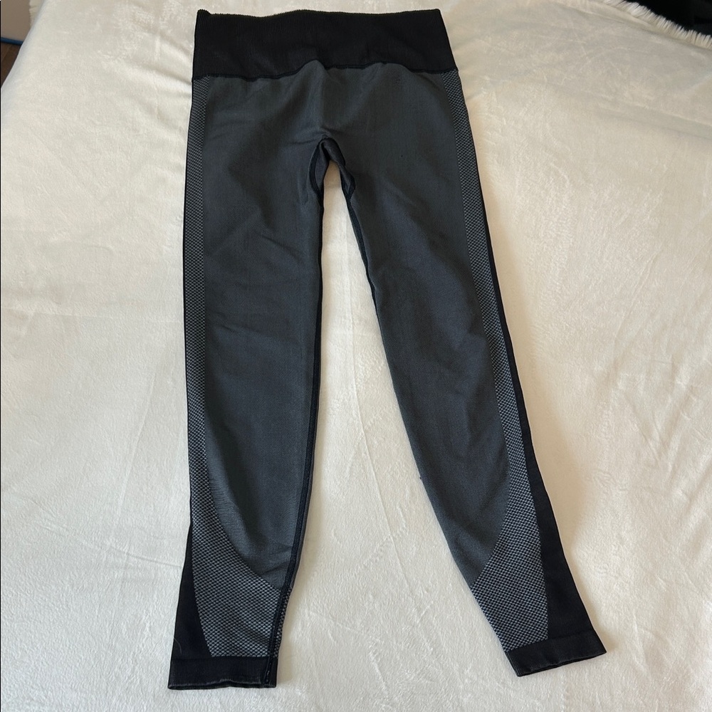 Lululemon Black Athletic Leggings with Textured Panels S